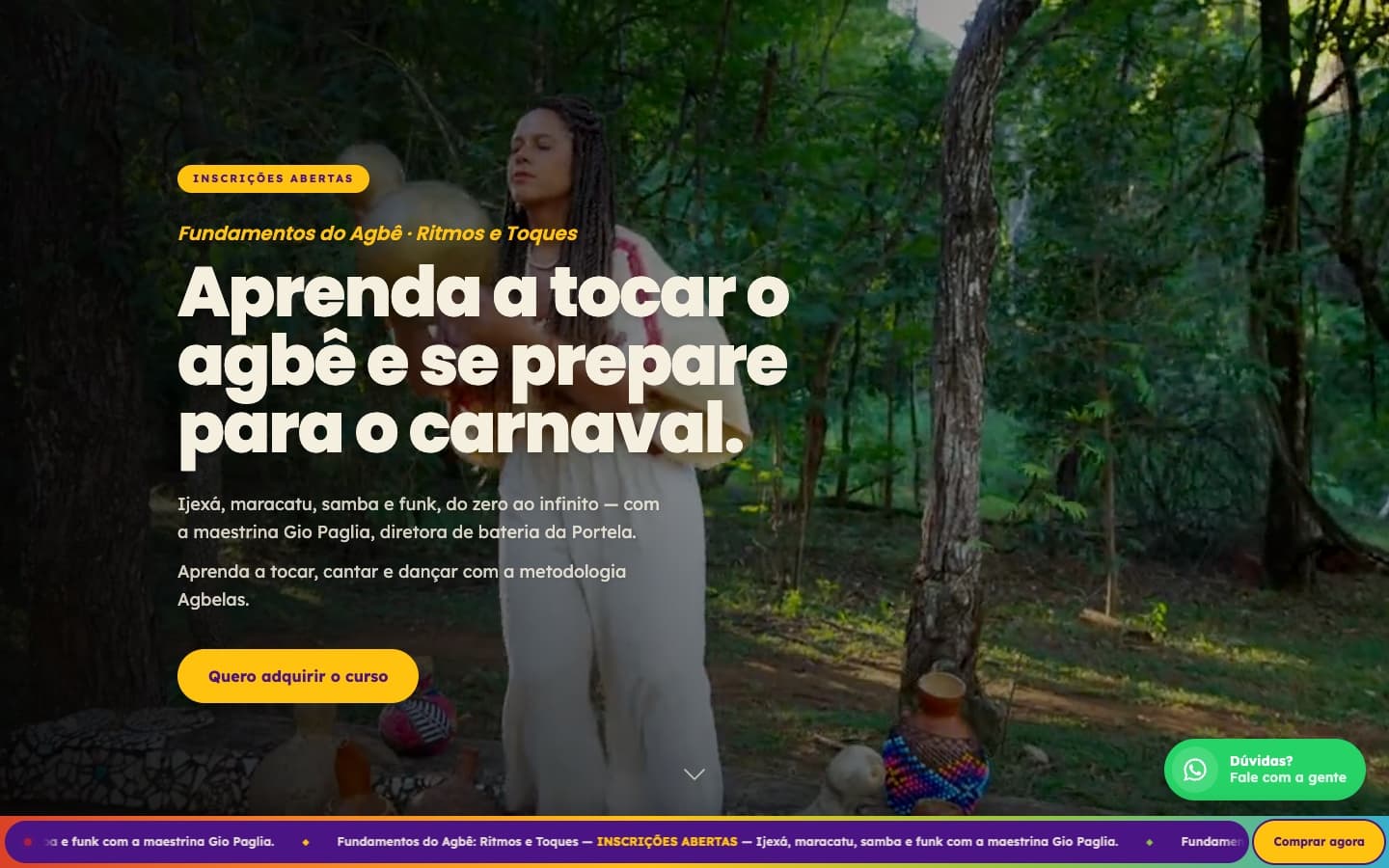 La página del curso Fundamentos do Agbê, con una invitación a aprender el agbê y prepararse para el carnaval, sobre un video en el bosque