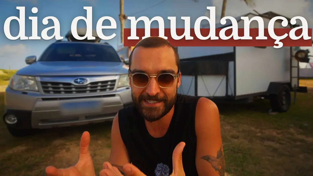 Nando na frente do carro e do mini trailer, com o texto dia de mudança, capa do post