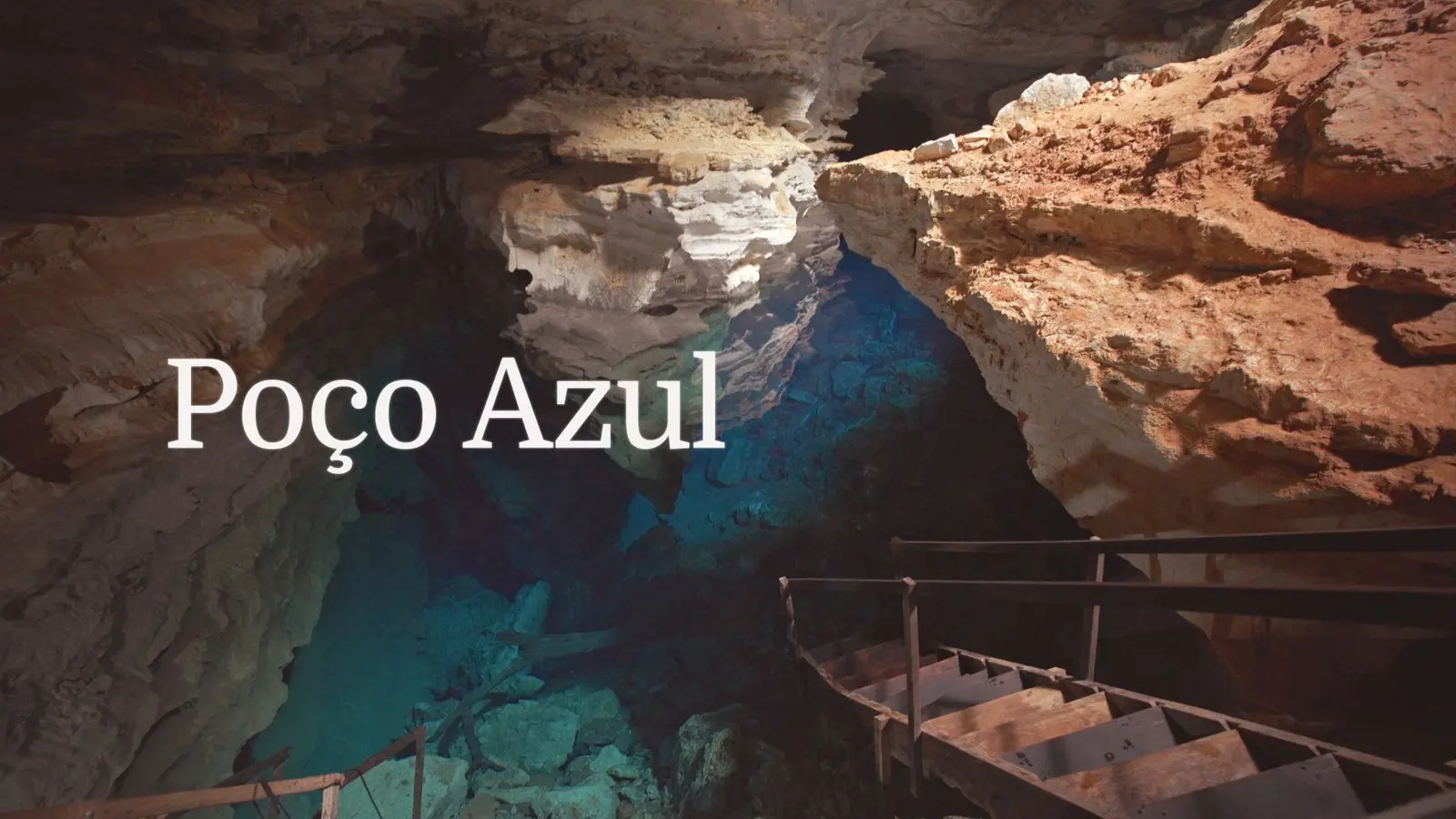 Capa do post sobre o Poço Azul, caverna de água azul-turquesa na Chapada Diamantina